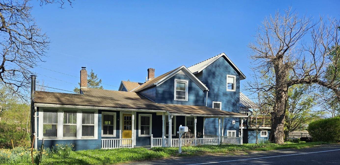 Step back in time to this wonderful 3 bedroom, 2.