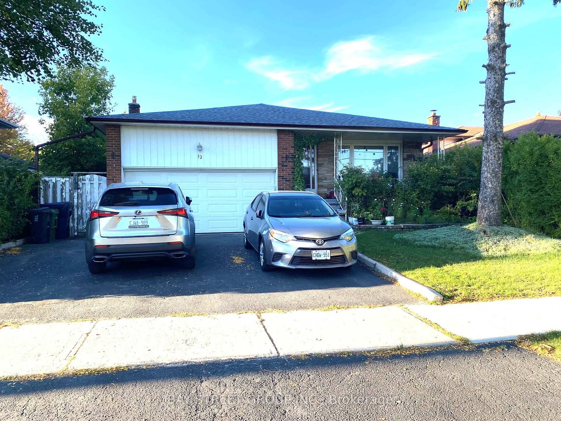 Spacious 3 Bedroom Backsplit In The Highly Desired Pleasant View Community !