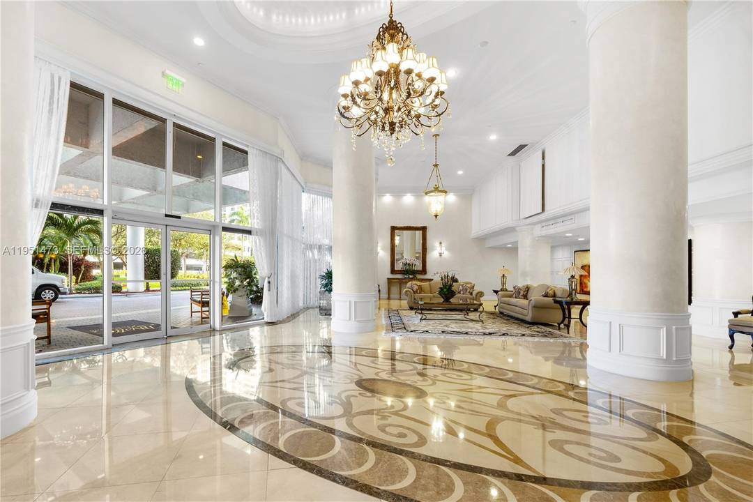 Excellent corner unit remodeled, featuring 2 split bedrooms and two bathrooms.