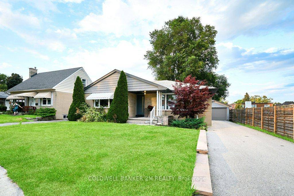 SPACIOUS BUNGALOW WITH SEPARATE ENTRANCE, OVERSIZED GARAGE amp ; PARK VIEWS IN PRIME AJAX LOCATION.