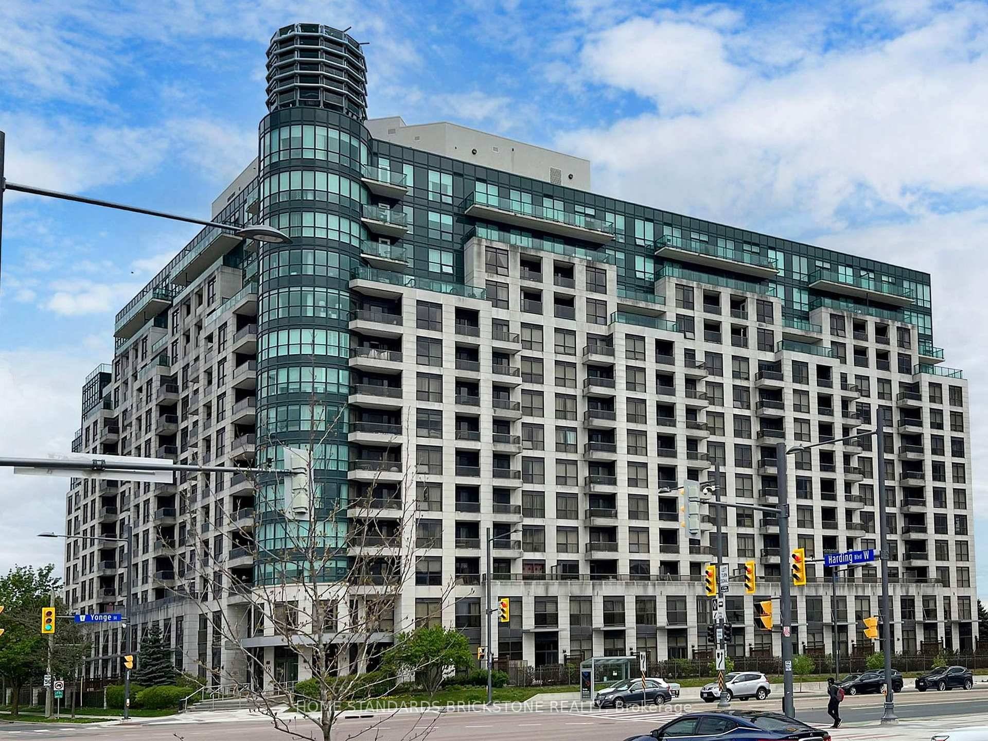 Rarely Offered Penthouse with UNOBSTUCTED PANORAMIC EAST Views in the Heart of Richmond Hill !