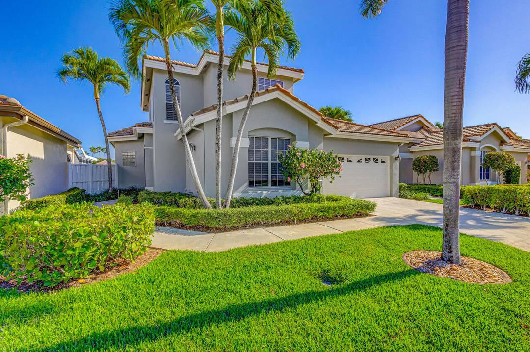Enjoy golf course living in this beautifully appointed 3 Bed 3 Bath home located in the exclusive Ibis Golf amp ; Country Club.