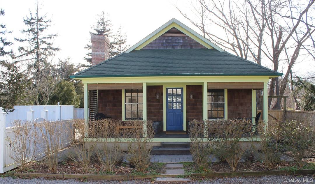 Elegantly finished and impeccably maintained, this refined carriage house delivers both premier location and exceptional quality, with effortless access to all the coveted amenities of Southampton Village boutique shopping, acclaimed ...