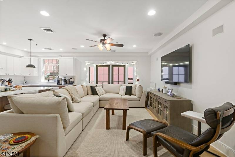 Expansive stunningly renovated 2 bed 2 bath 1373 sqft home with balcony !