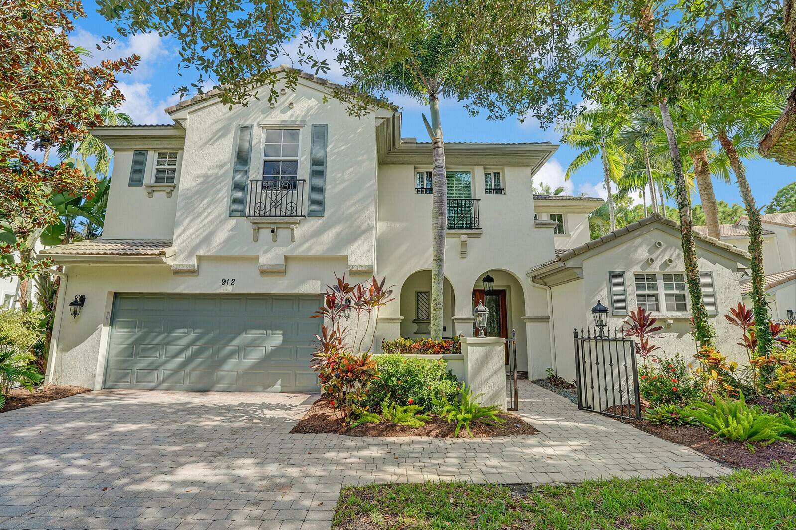 Presenting 912 Mill Creek Drive, an exceptional home located in one of Northern Palm Beach Countys most desirable communities.