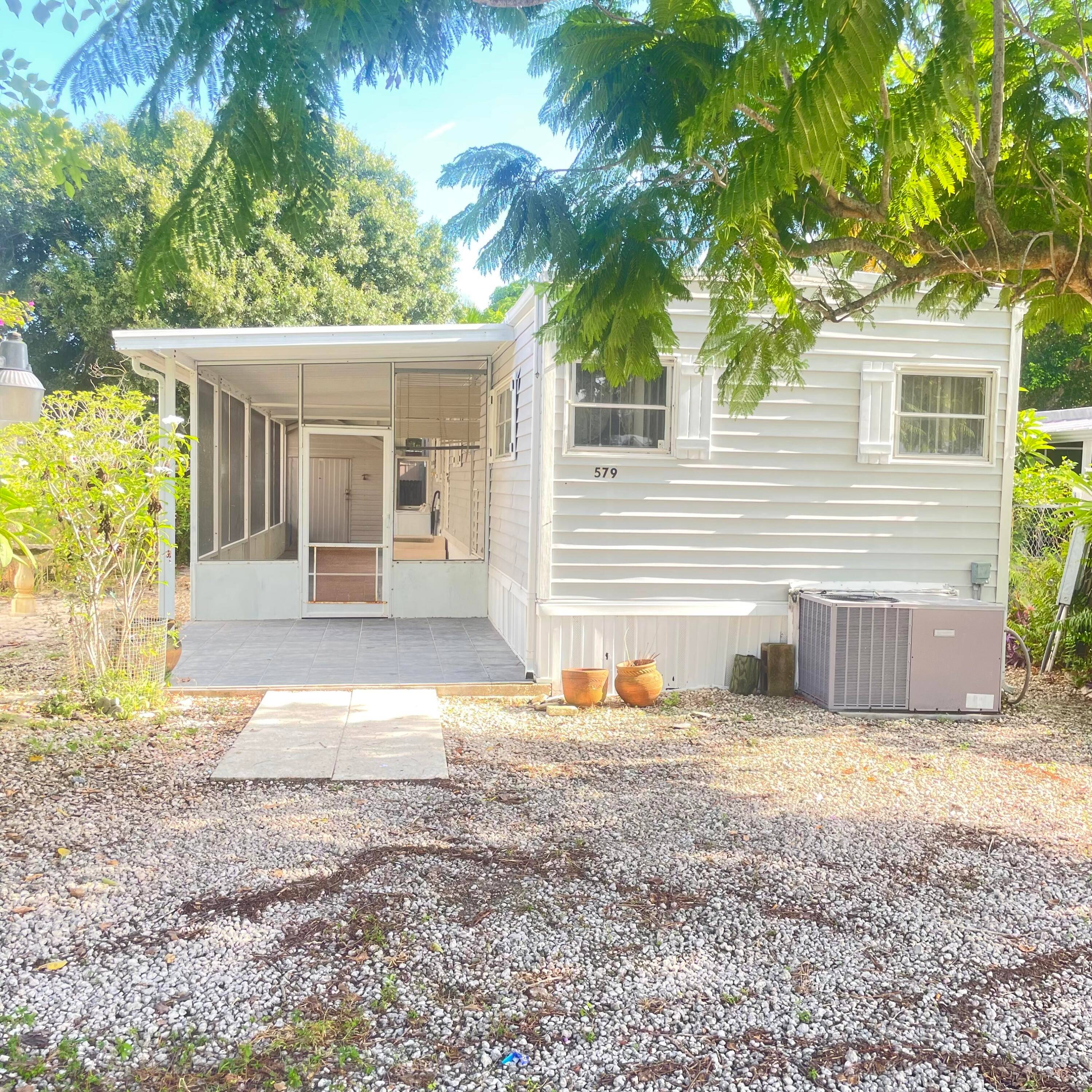 CHARMING MONTEREY STUART AREA MANUFACTURED HOME WITH IN LAW SUITE !