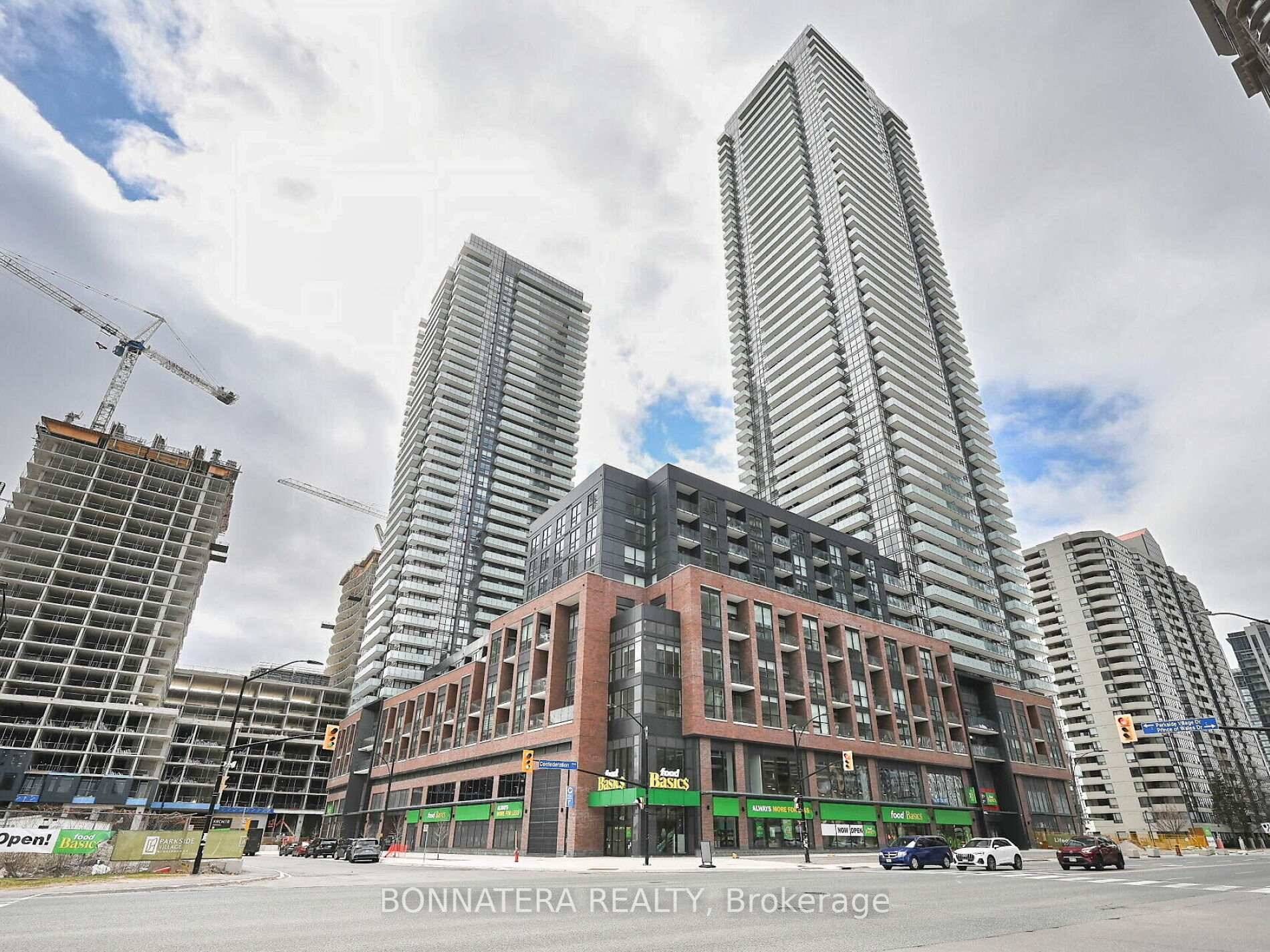 Introducing a stunning, brand new, never before lived in 2 bedroom, 2 bathroom condo in the heart of Downtown Mississauga just a short walk from Square One Shopping Centre !