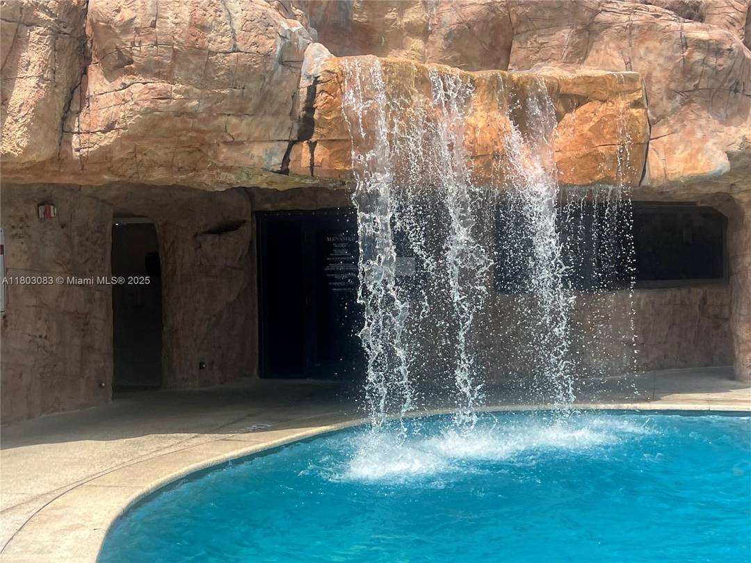 Beautifully renovated unit on the 9th floor with ocean and coastline views.