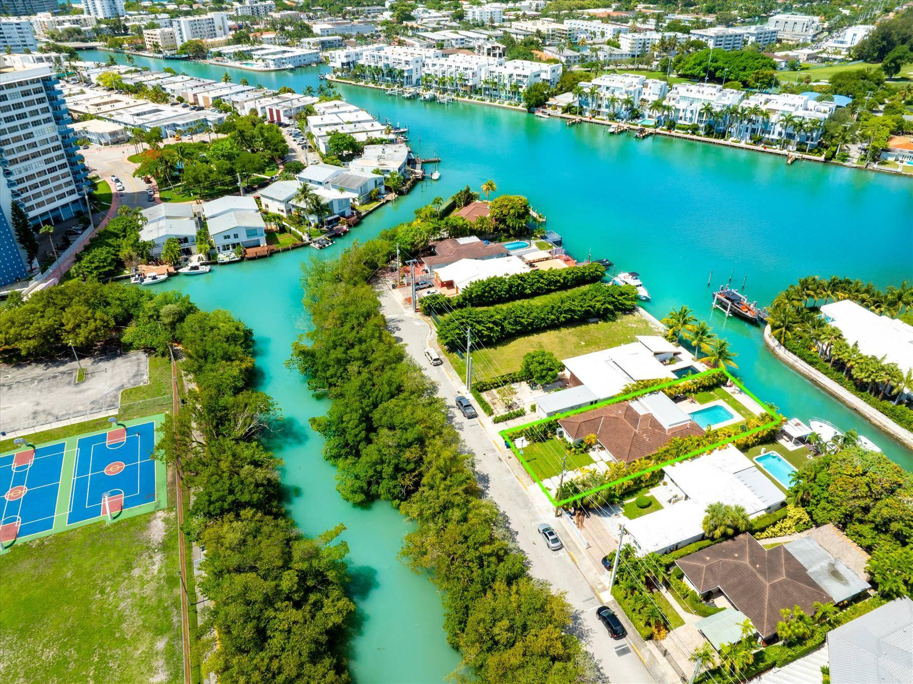 Waterfront Home in Miami Beach Seasonal Rental Available NowWelcome to your private waterfront home a fully remodeled seasonal rental in Miami Beach.