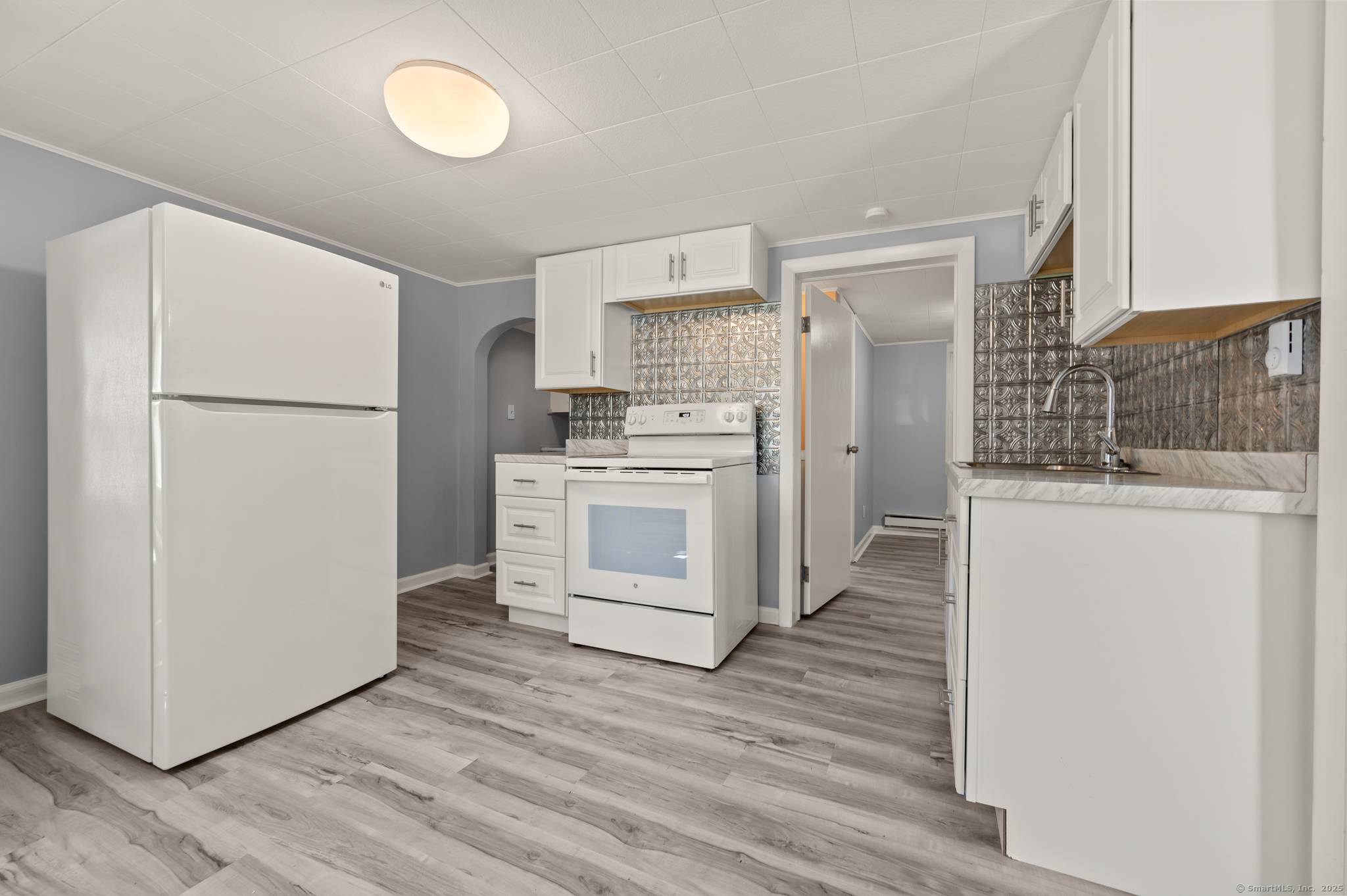 HARD TO FIND 3 FAMILY, LOCATED IN ONE OF TOWN PLOT'S MOST SOUGHT AFTER NEIGHBORHOODS !