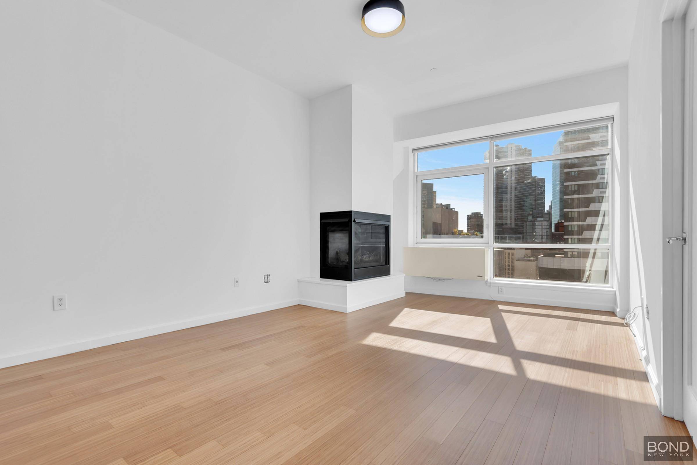 Where skyline views meet sophisticated and sustainable design, Residence 10B offers an exceptional blend of light, space, and comfort.