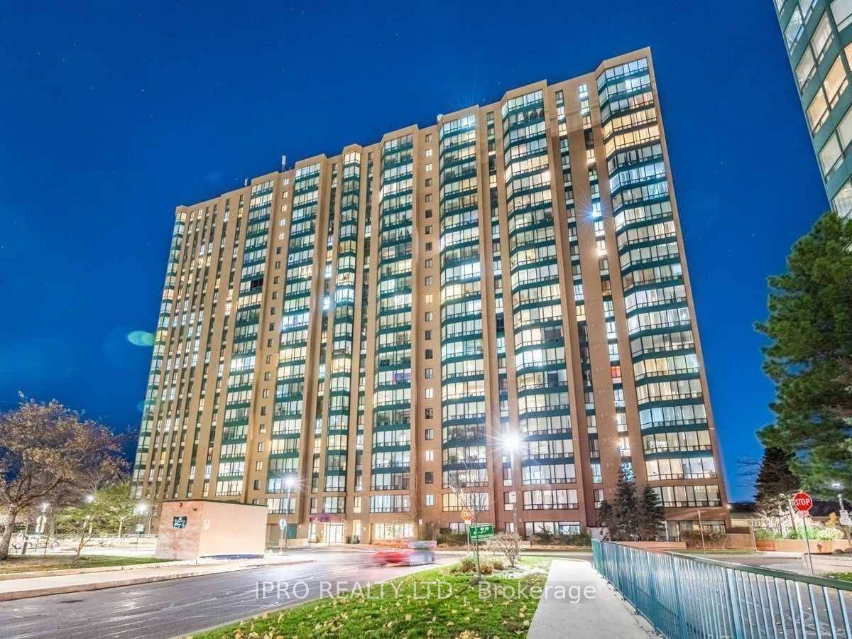Rarely offered ! Very Desirable Layout with over 900Sqft.