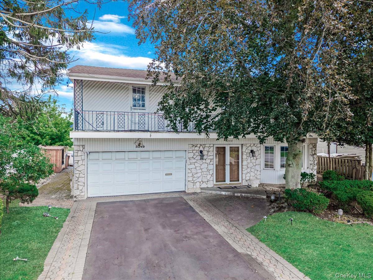 Welcome to this great sized 4 bedroom, 2.