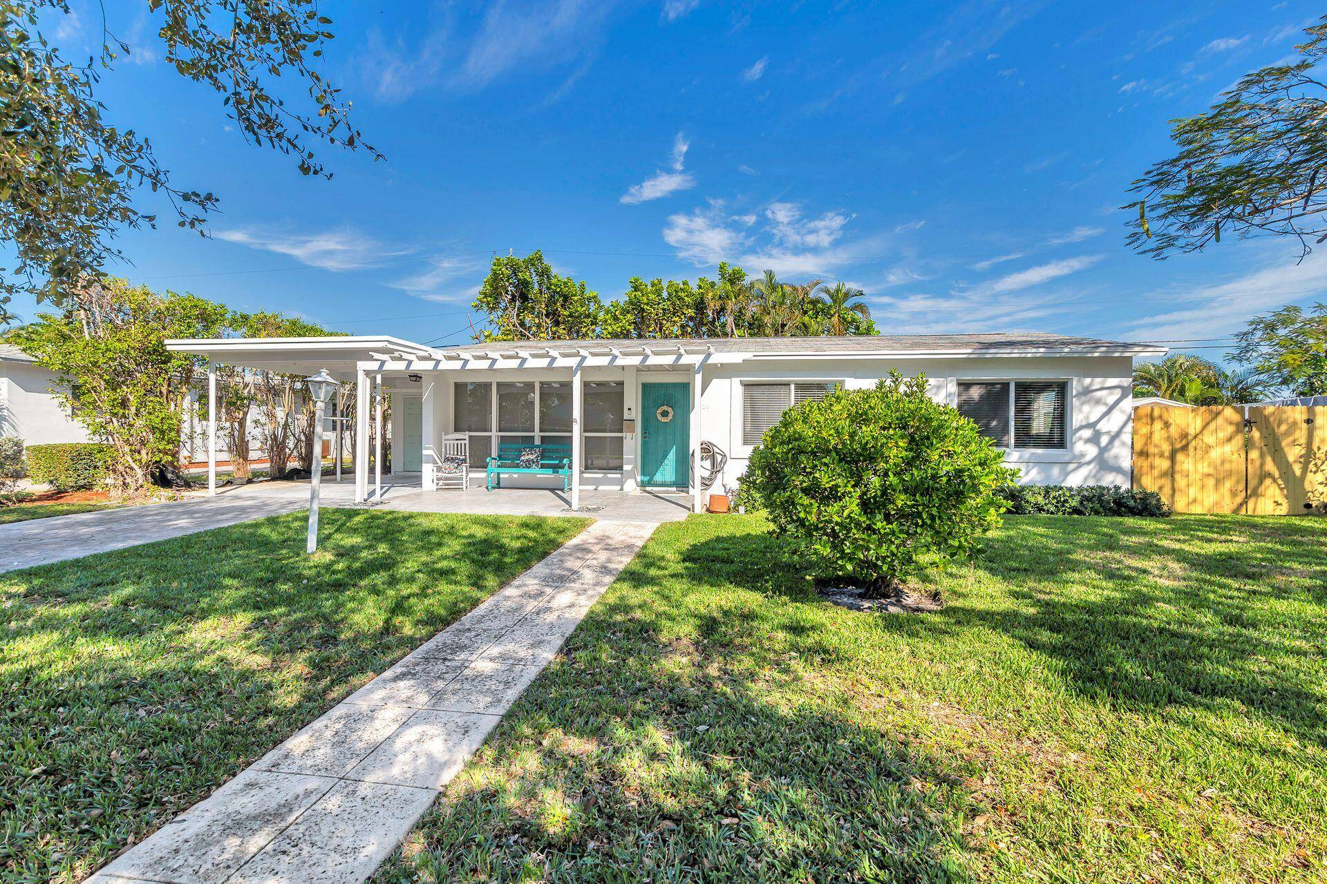 Charming 4 bedroom, 2 bathroom home resting on a 6, 750 square foot lot.