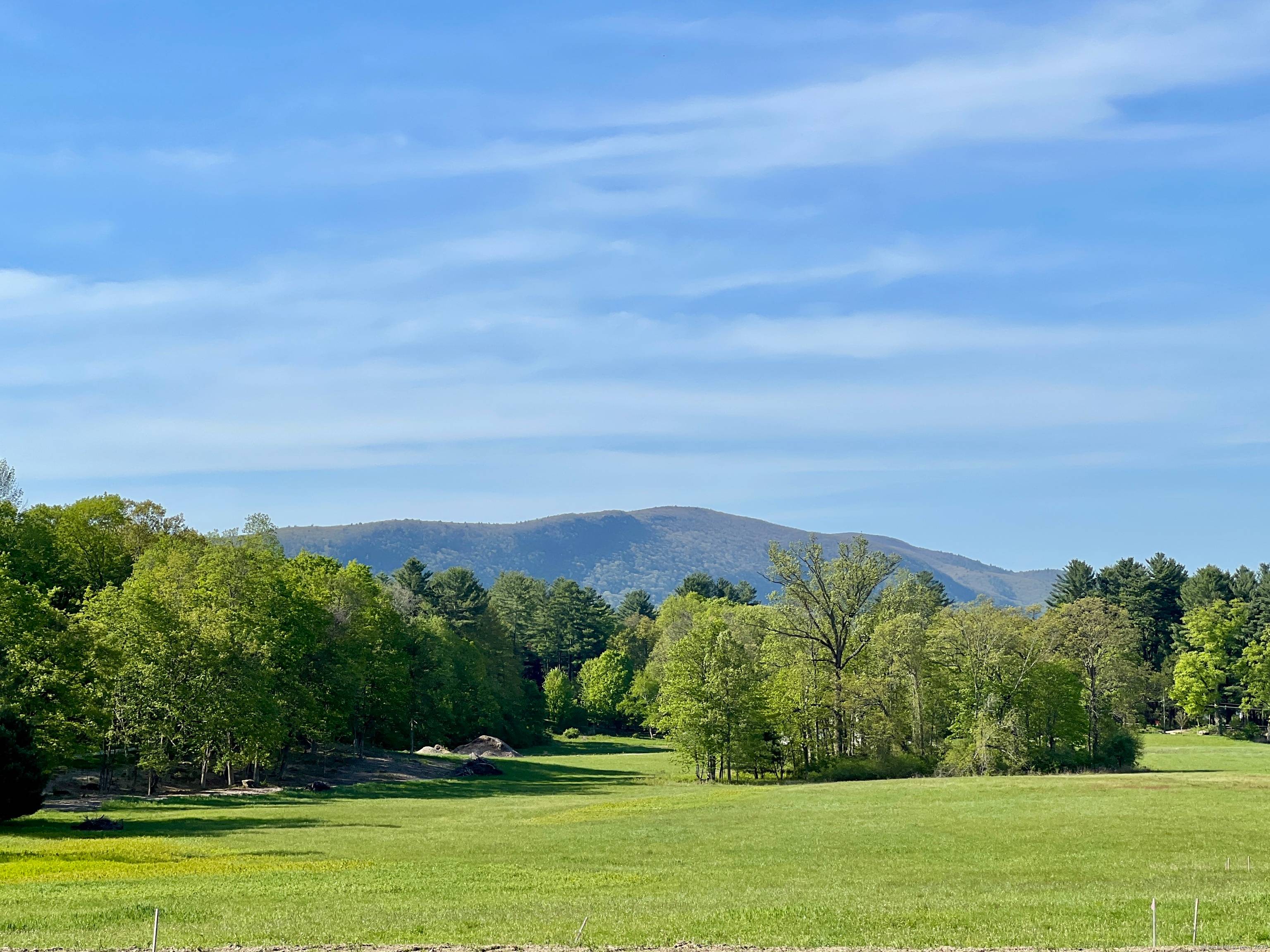 A Premier Estate Parcel Ready for Immediate Construction This exceptional 33.