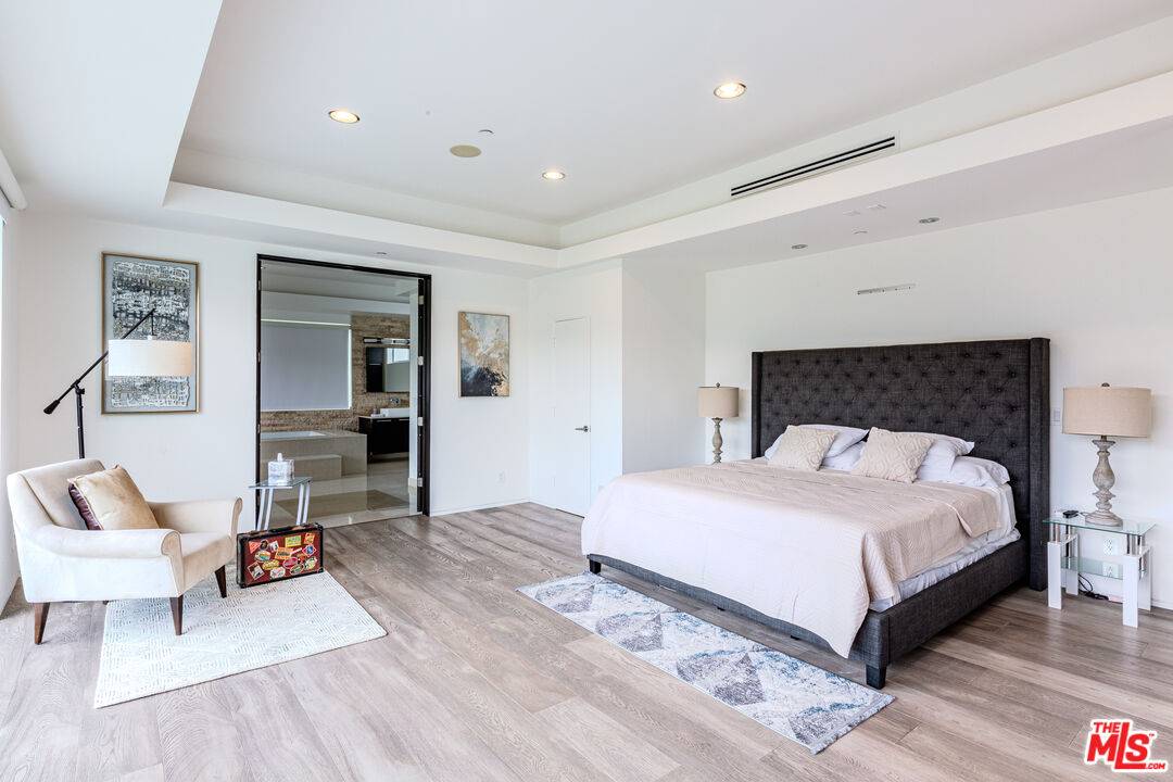 12148 Travis St 7BR Brentwood La