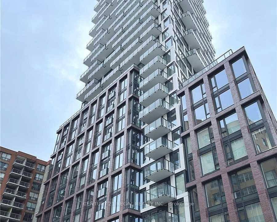 Luxury Living In The Entertainment District !