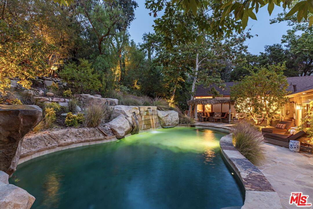 1064 Meadows End Dr 4BR La