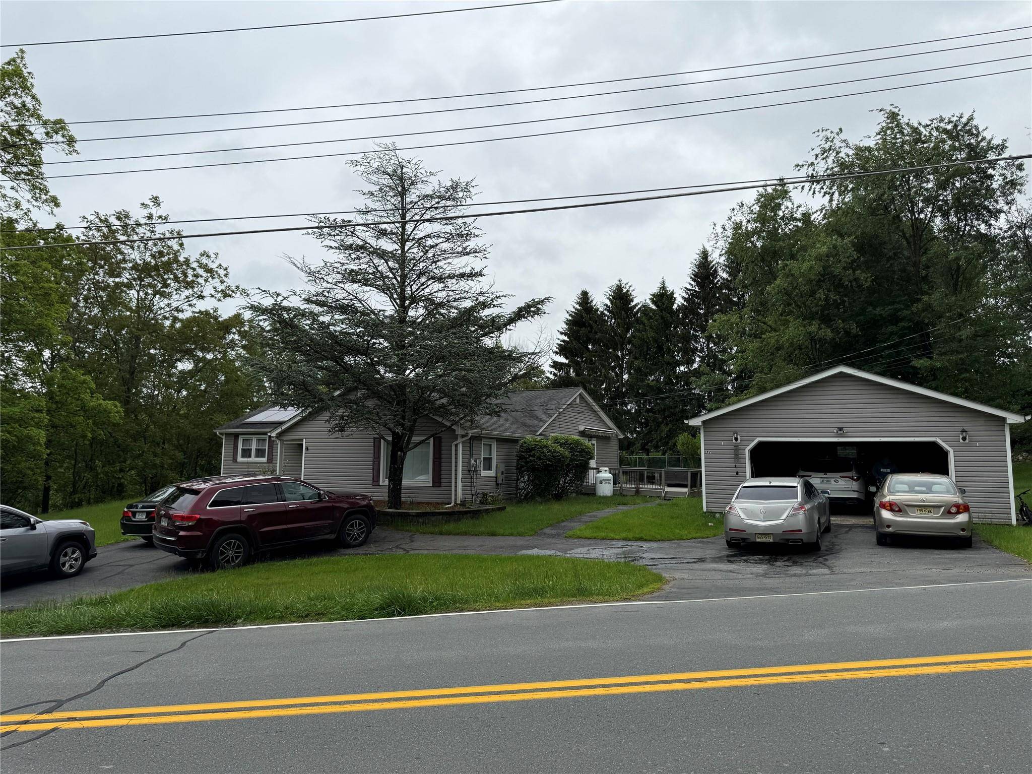 Beautiful Ranch Style Home, with 4 spacious bedrooms, 3 upgraded Bathrooms, beautiful Hardwood floor recently painted, lots of Entertainment space, Full finish basement with lots of space that fits laundry, ...