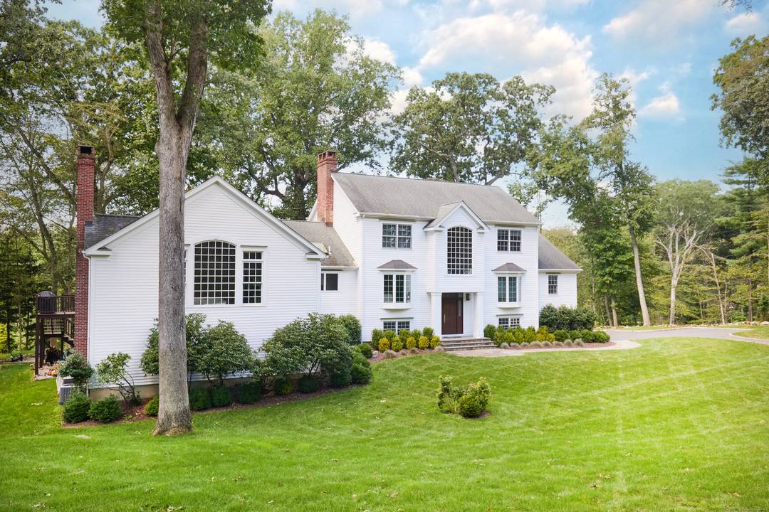 This impeccable, newly renovated colonial is now available for rent.