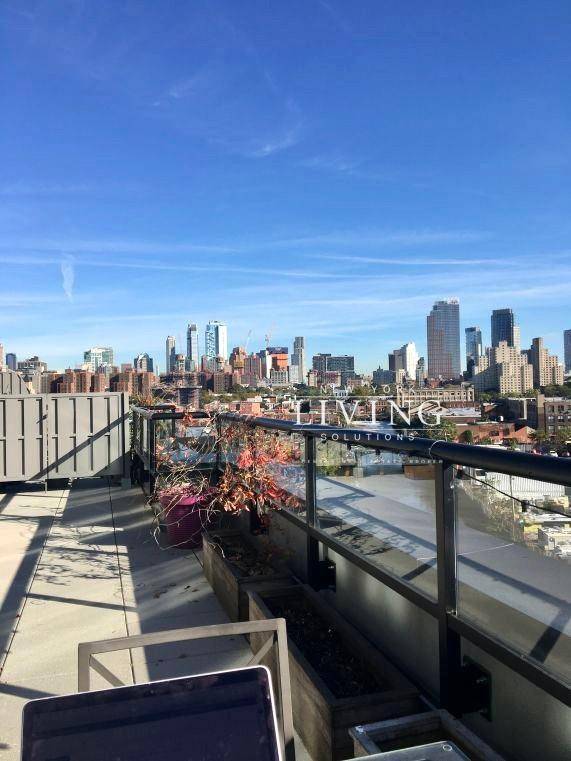Big 2 bedroom 2 bath split layout with huge 1000 sq.