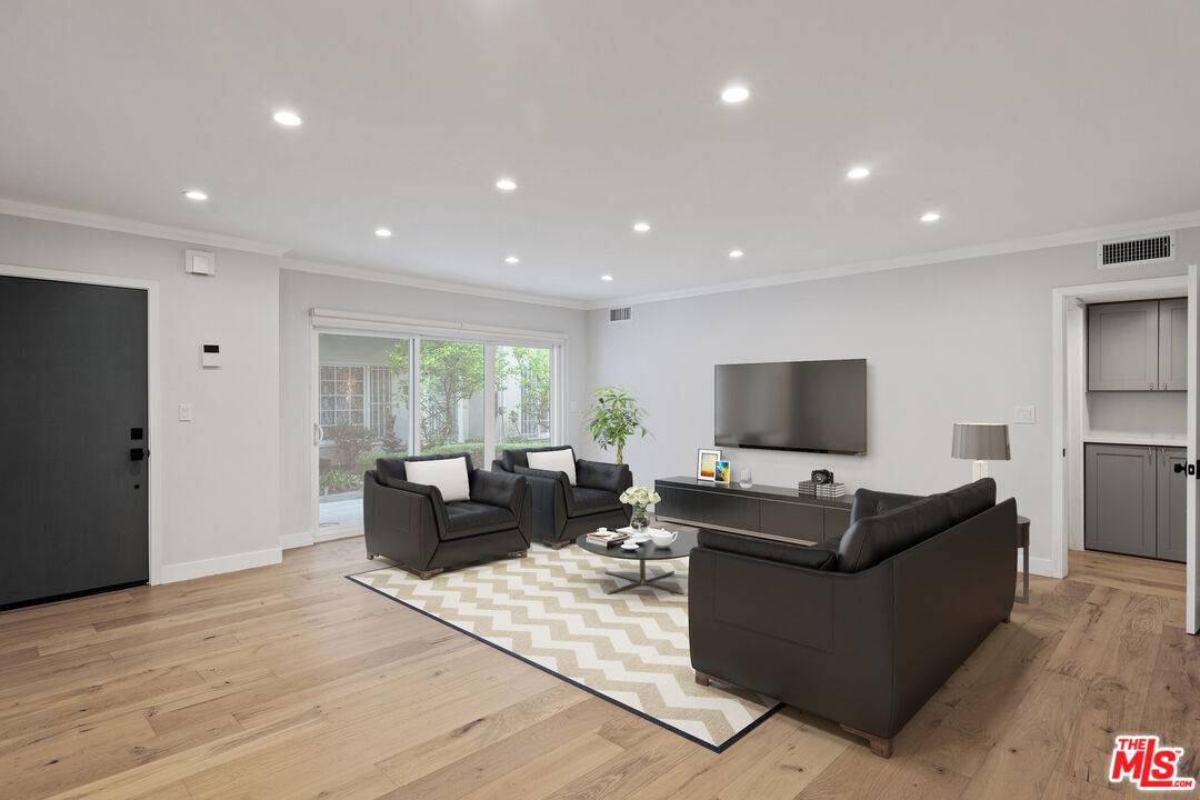 153 S Palm Dr 2BR Beverly Hills La