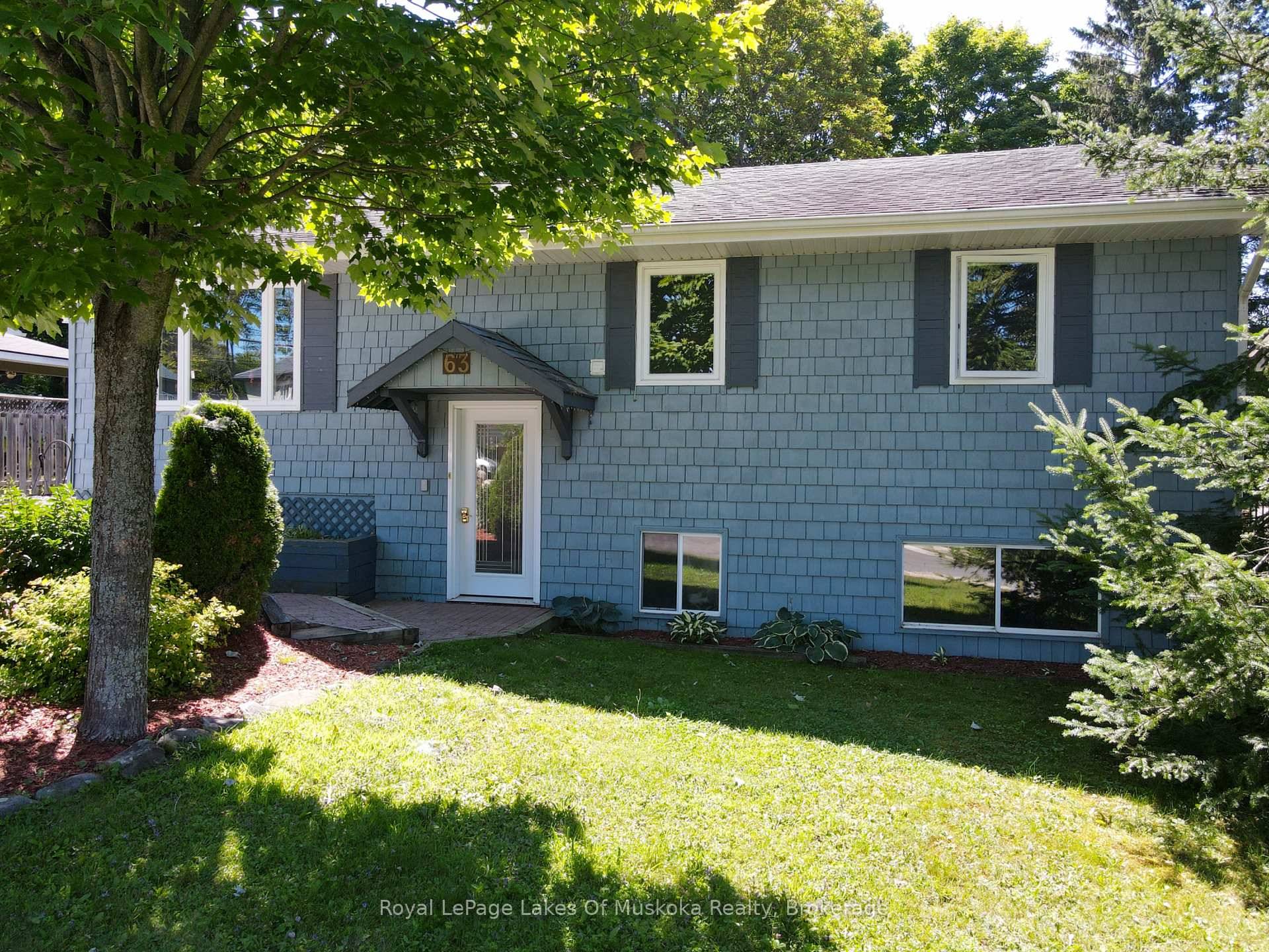 Charming and well maintained 3 1 bedroom 2 bath detached in town home offering a great mix of comfort and convenience.