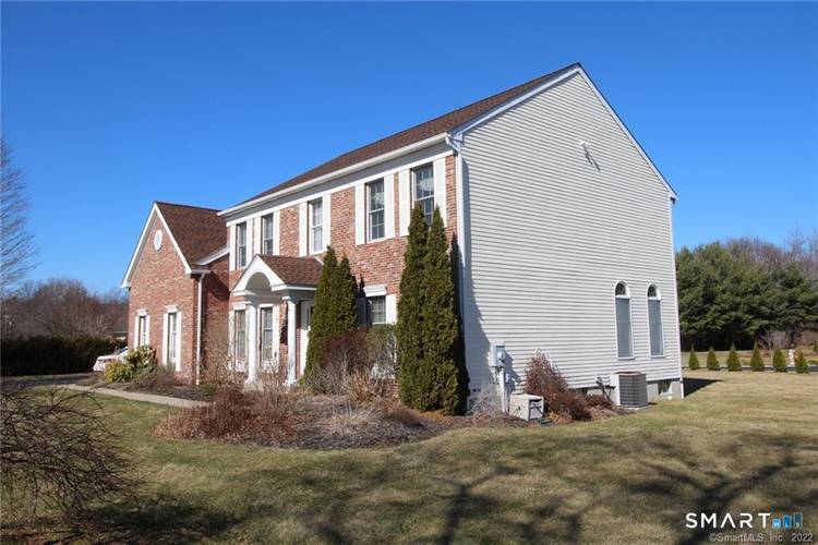 ABSOLUTELY STUNNING STATELY 4 BEDROOM, 10 ROOM CENTER HALL COLONIAL IN PRIME HUNTINGTON NEIGHBORHOOD !