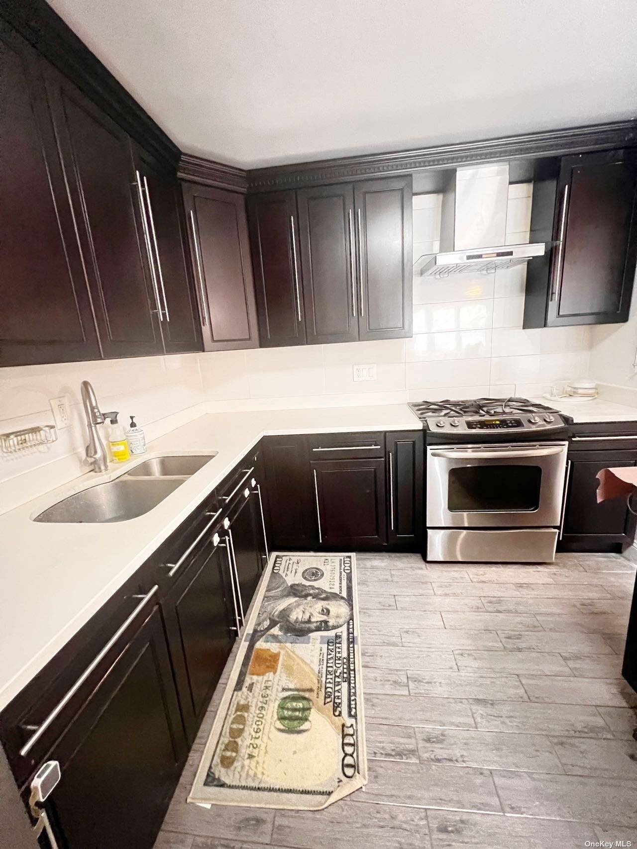 Located on beautiful and quite Douglaston, excellent condition with 3 bedrooms and 2 full bathrooms.