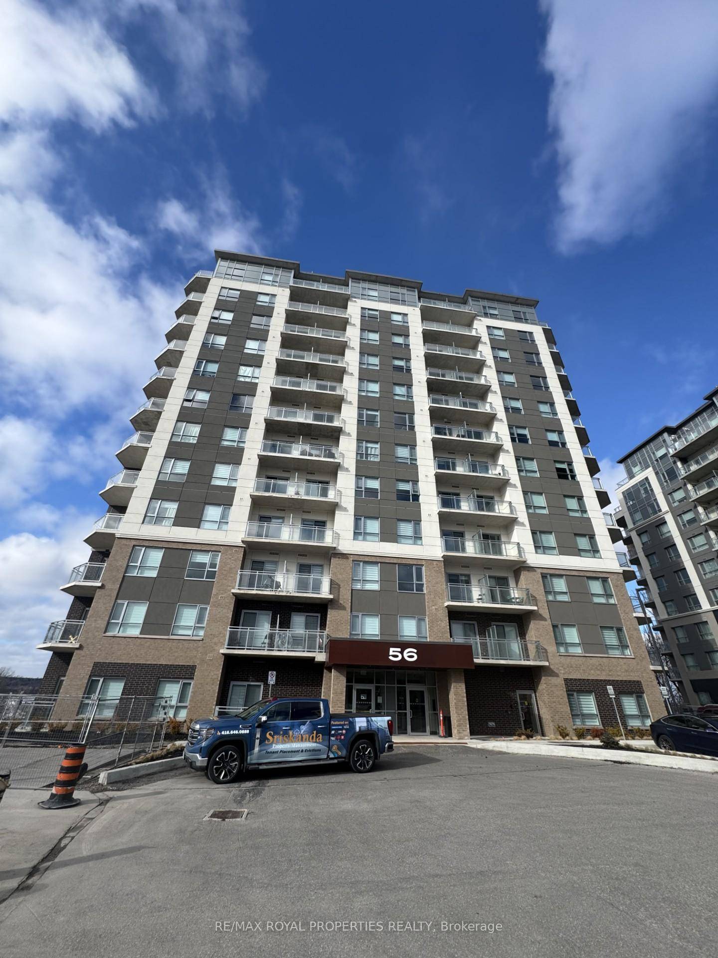 Welcome to this stunning 1 bedroom plus den condo available for lease at 56 Lakeside Terrace, located in the vibrant city of Barrie.