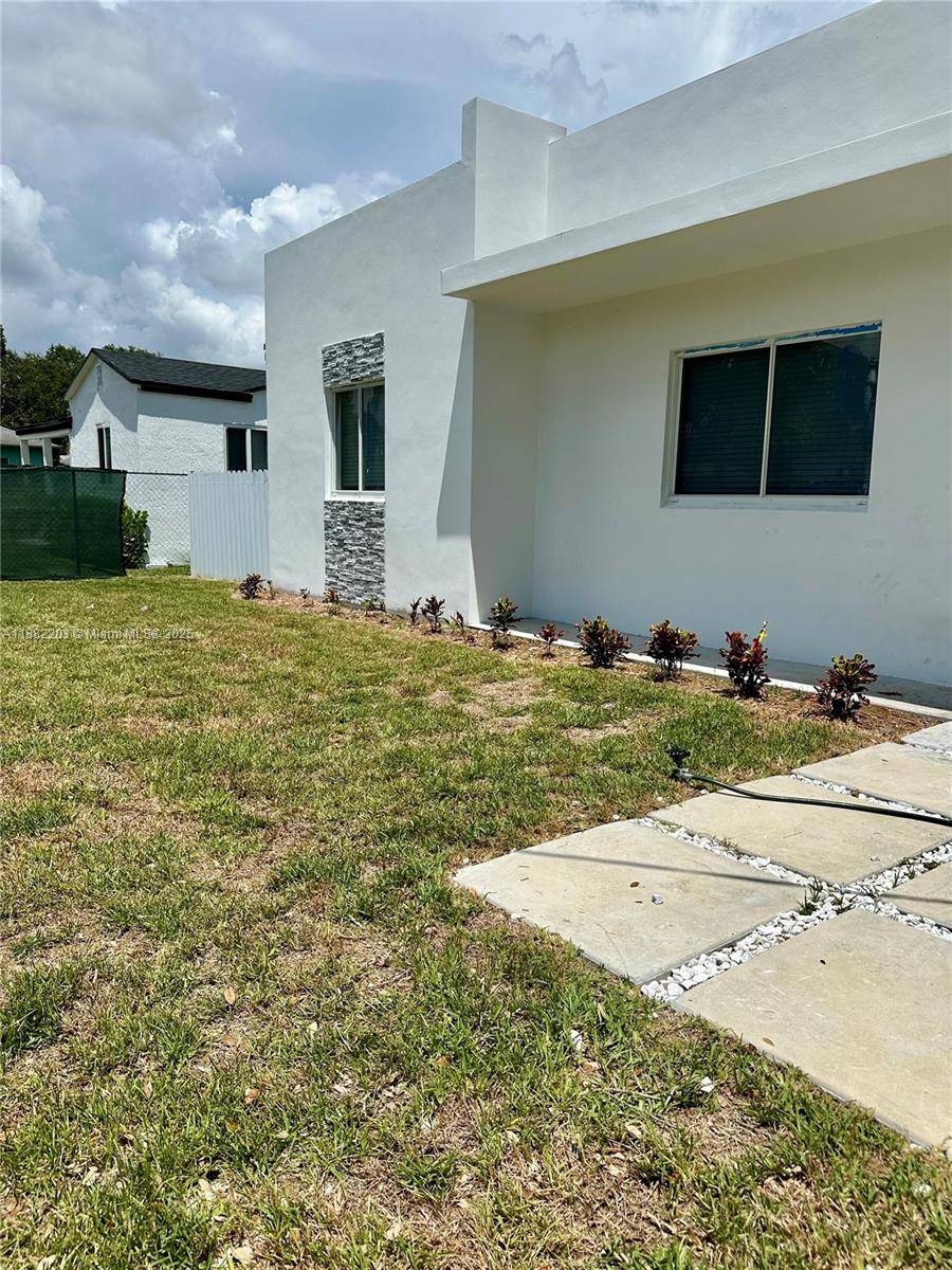 Welcome to your brand new dream home in the heart of Miami !
