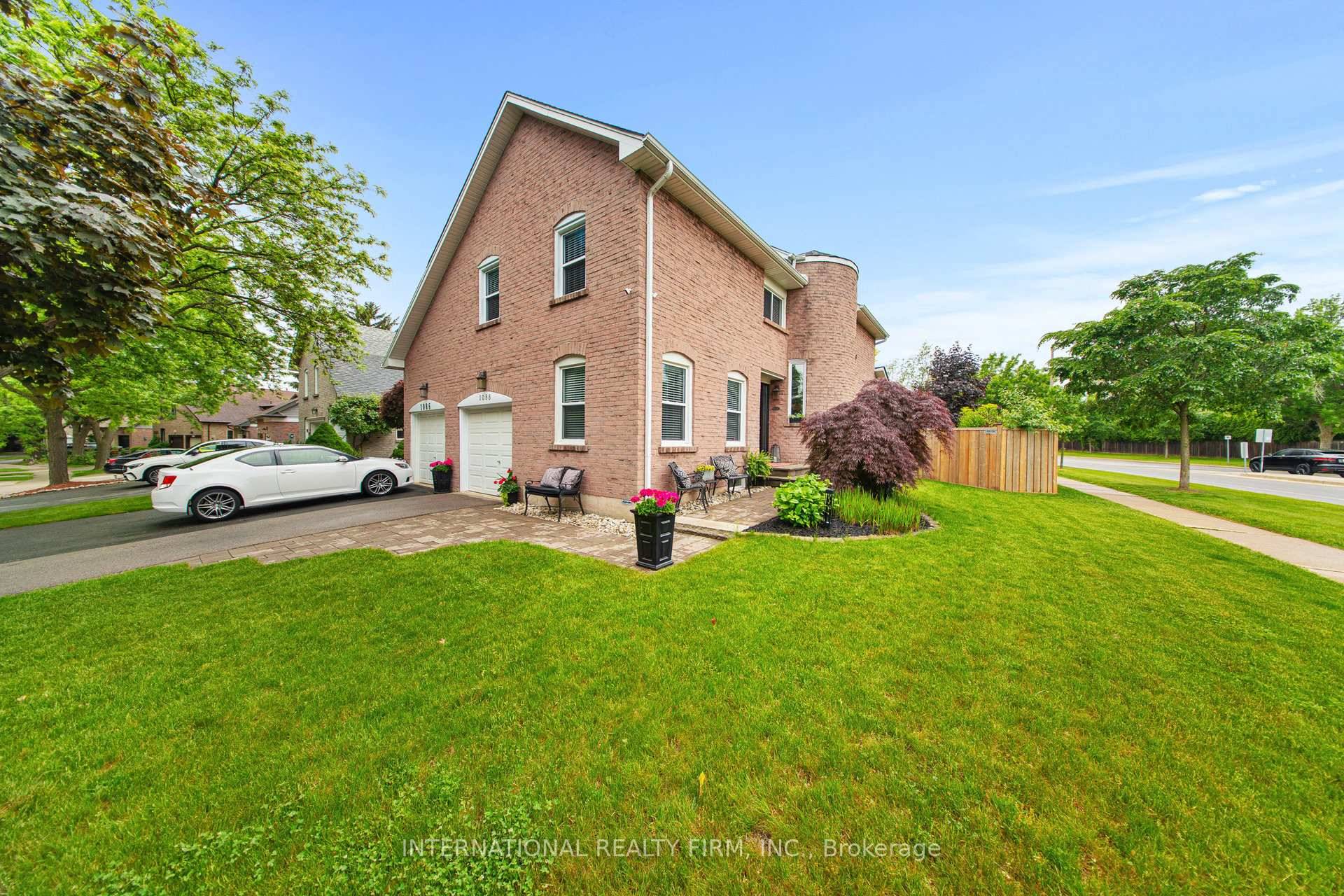 Renovated and well maintained freehold townhouse on a quaint little crescent in the heart of Glen Abbey.