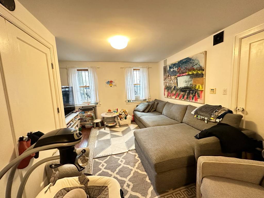 Unit currently occupied by newborns and parents, this 2 bedroom 2 bathroom garden apartment is located on one of Cobble Hill's nicest tree lined blocks full of amenities amp ; ...