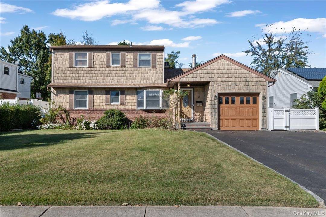 Discover this expanded ranch in North Bethpage, offering 6 bedrooms and 2 bathrooms.