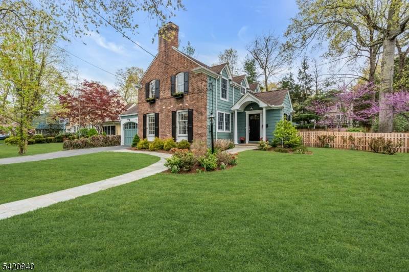 Chatham Charm At Its Finest !