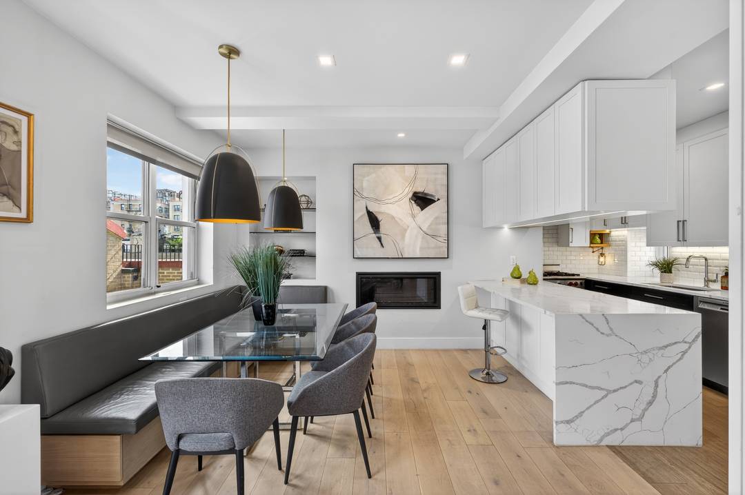 Perched atop a classic Upper West Side building on West 87th Street between West End Avenue and Riverside Drive, this beautifully renovated penthouse offers a rare combination of refined design, ...