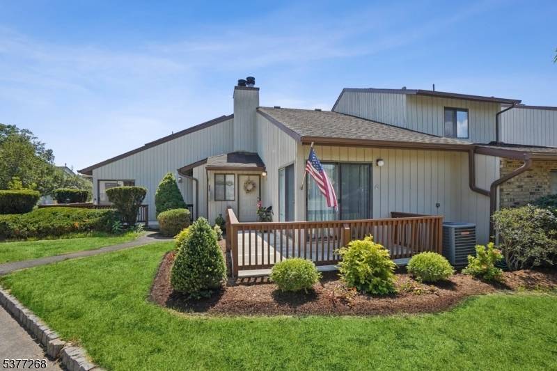 Desirable Belantrae Greens Townhome Low Taxes Great Amenities !