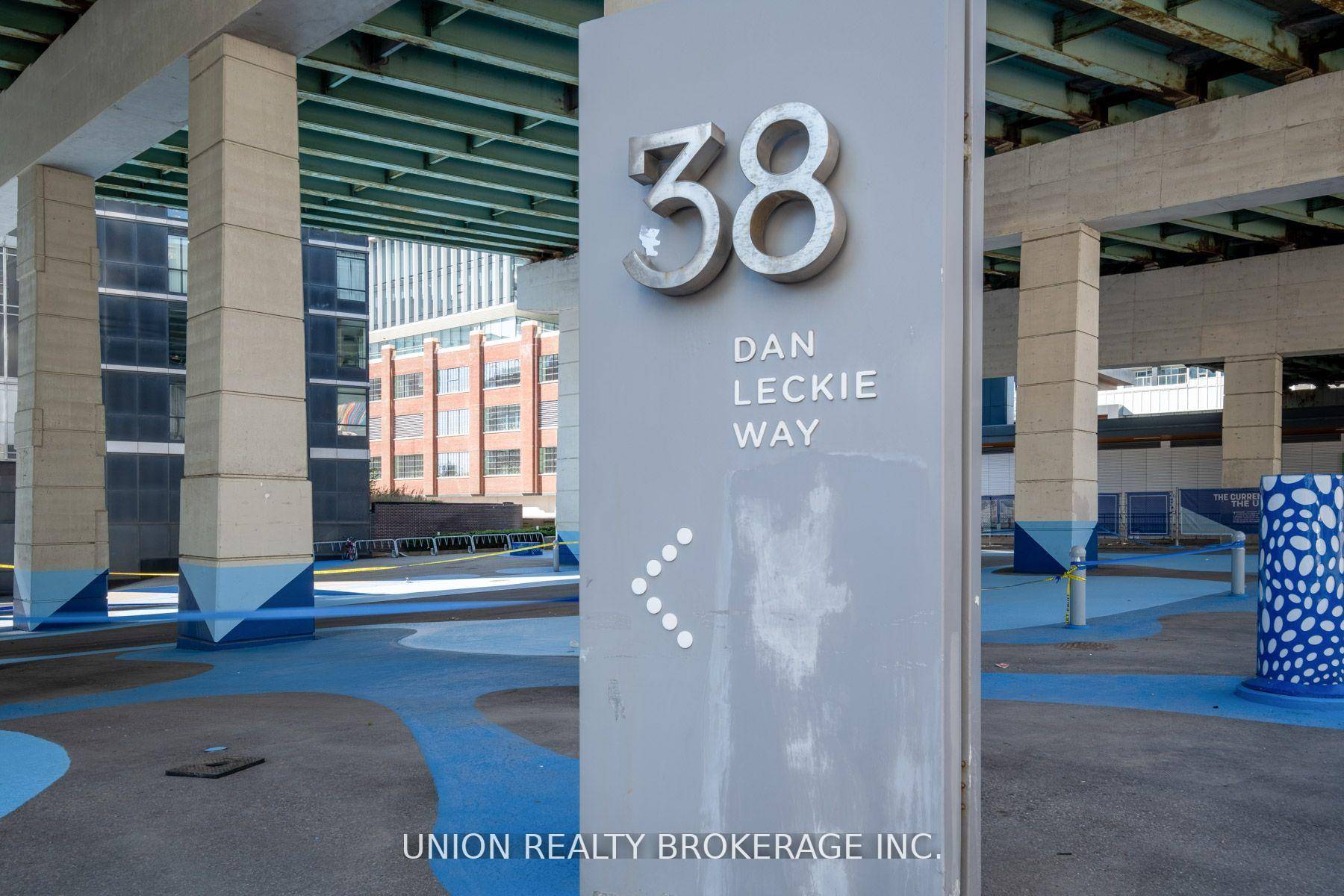 Modern 1 1 Bedroom Pet Friendly Unit with Parking.