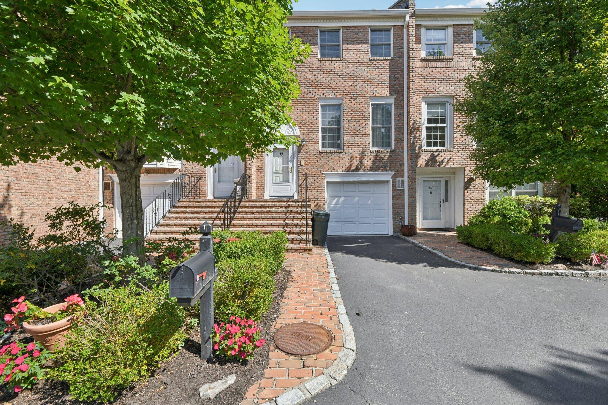 Welcome to the private community of Georgetown Commons.