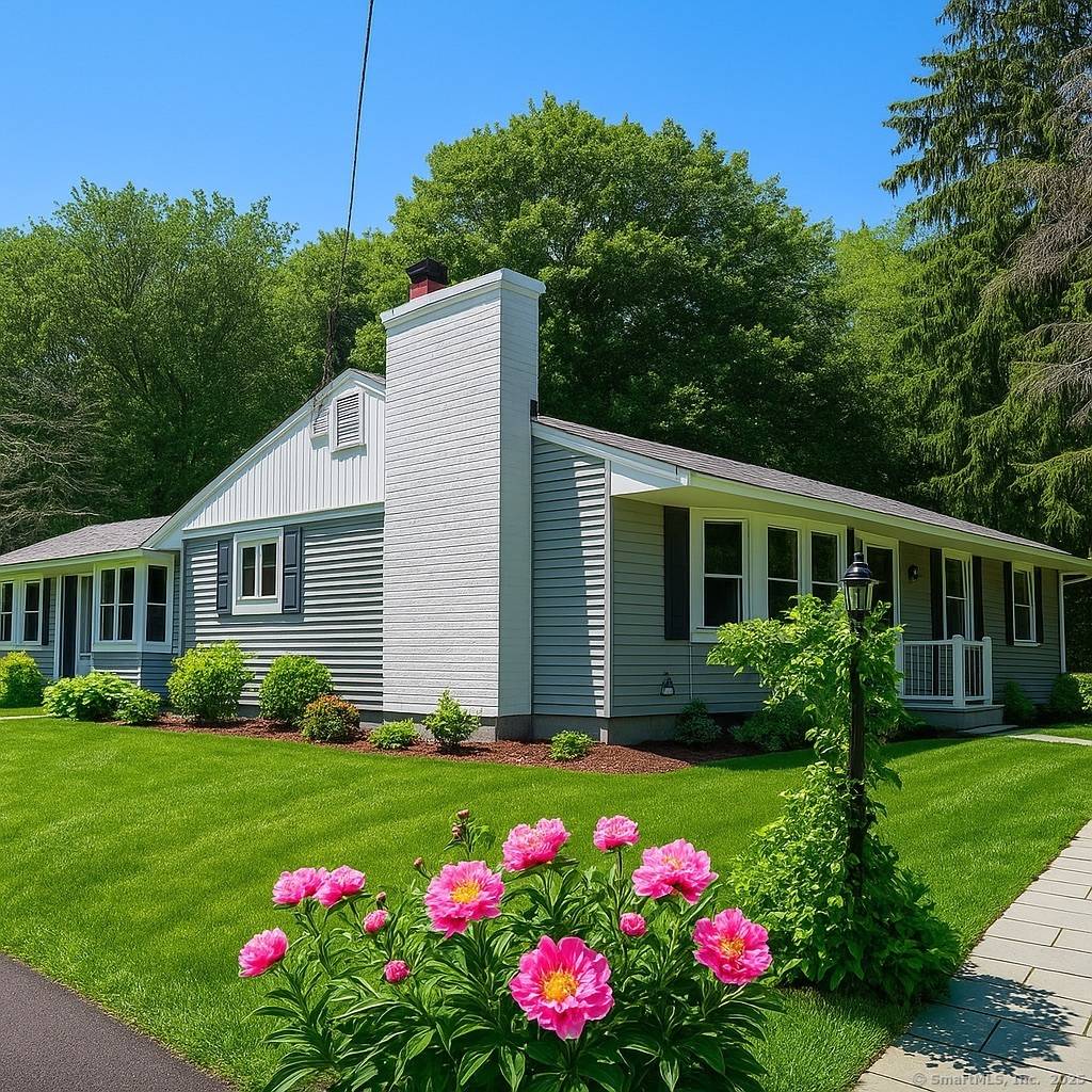 Stunning, 2 Family legal home Fully Renovated Home on Over 1 Acre Ideal for Multi Generational Living or Live Work Setup with a large inlaw Legal 2 Family Welcome to ...