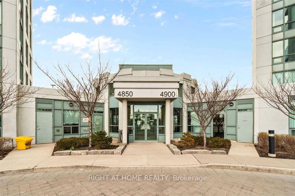 Beautiful Open Concept 2 Bedroom Unit, Direct Sunlight Located In Prime Erin Mills.