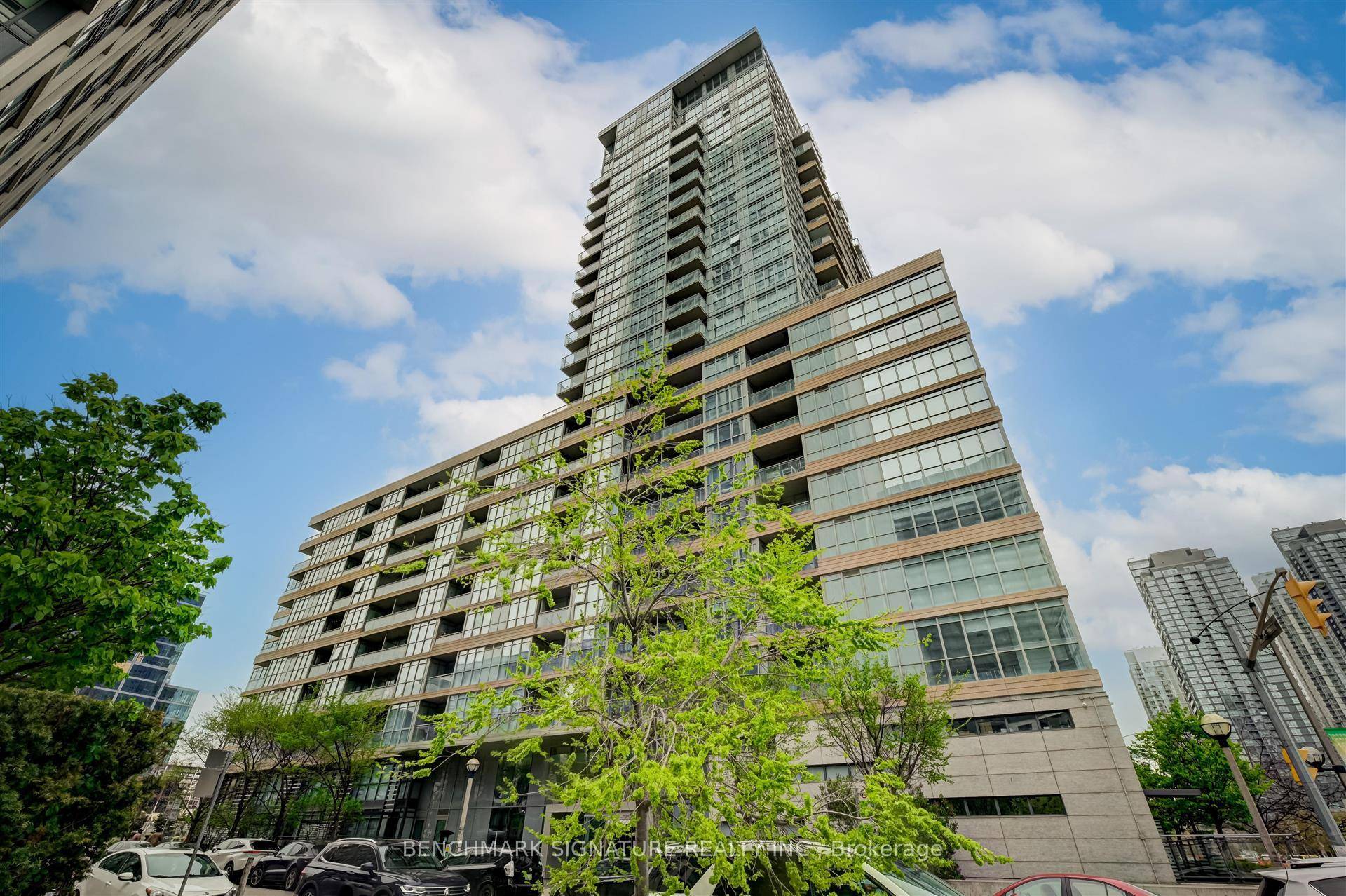 Live in the center of the most lively neighbourhood in Toronto with walking distance to parks, community center, grocery shopping, transit, and the waterfront.