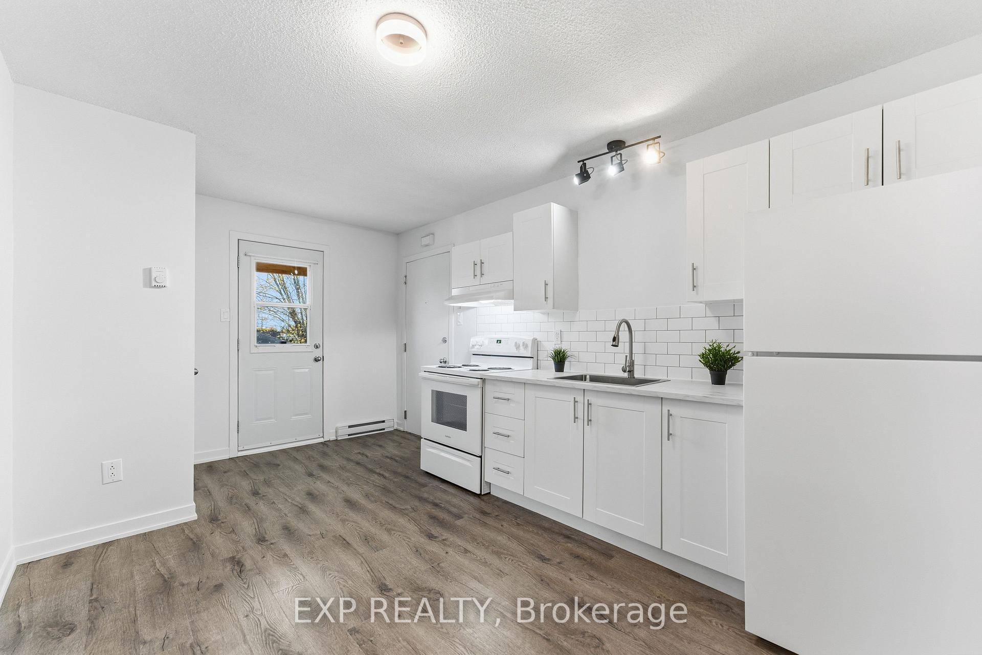 This charming, newly renovated 1 bedroom, 1 bathroom second floor unit is located in the heart of L'Original, offering the perfect blend of modern living and small town charm.