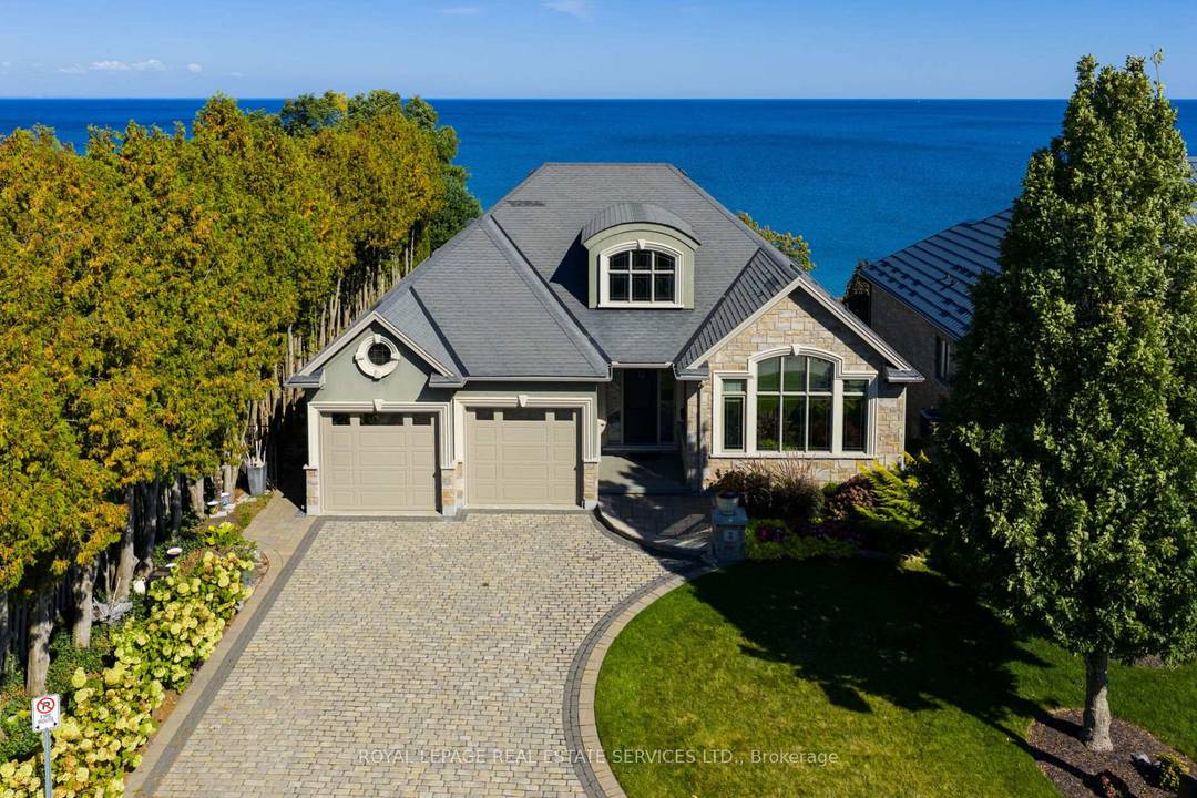 An upscale lakeside lifestyle awaits in Lakeland Landing, an exclusive detached bungalow condominium community in Grimsby on the shores of Lake Ontario.