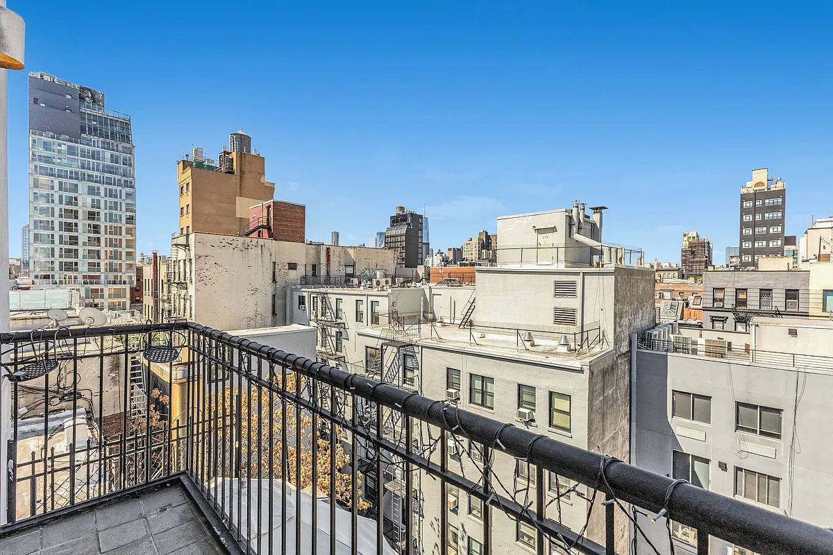 Recently renovated 1 bedroom with balcony with laundry in unit.