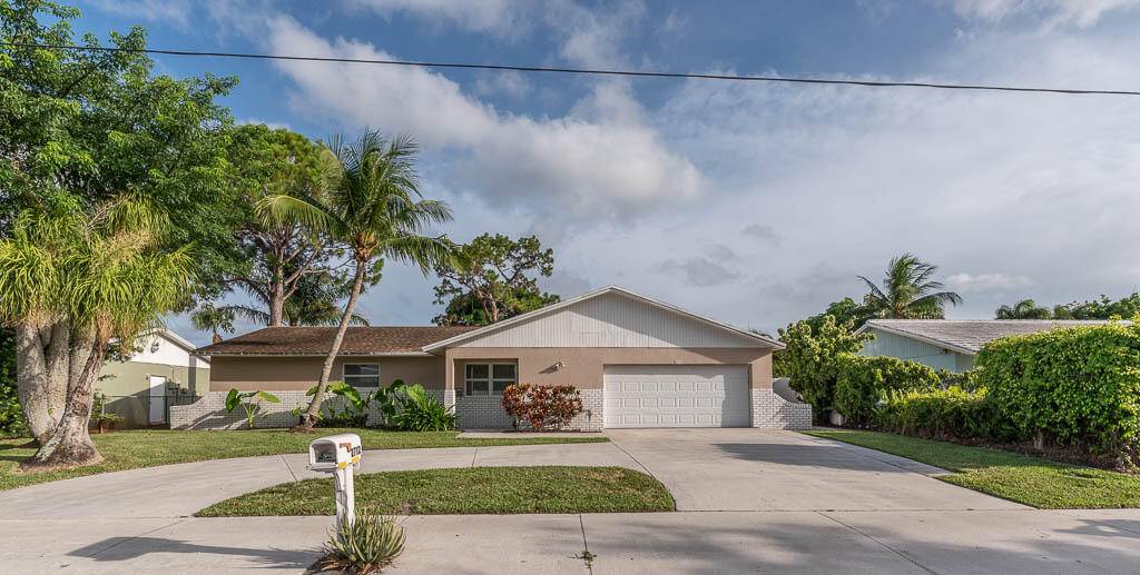 Fully Remodeled Fast Move In Pool Yard Paradise !