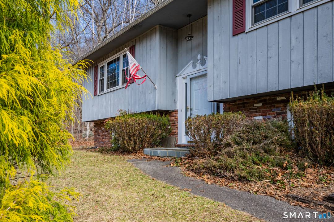 Nice 3 Bed 2. 5 Bath Home on over 2 acres in quiet Northville section of town.