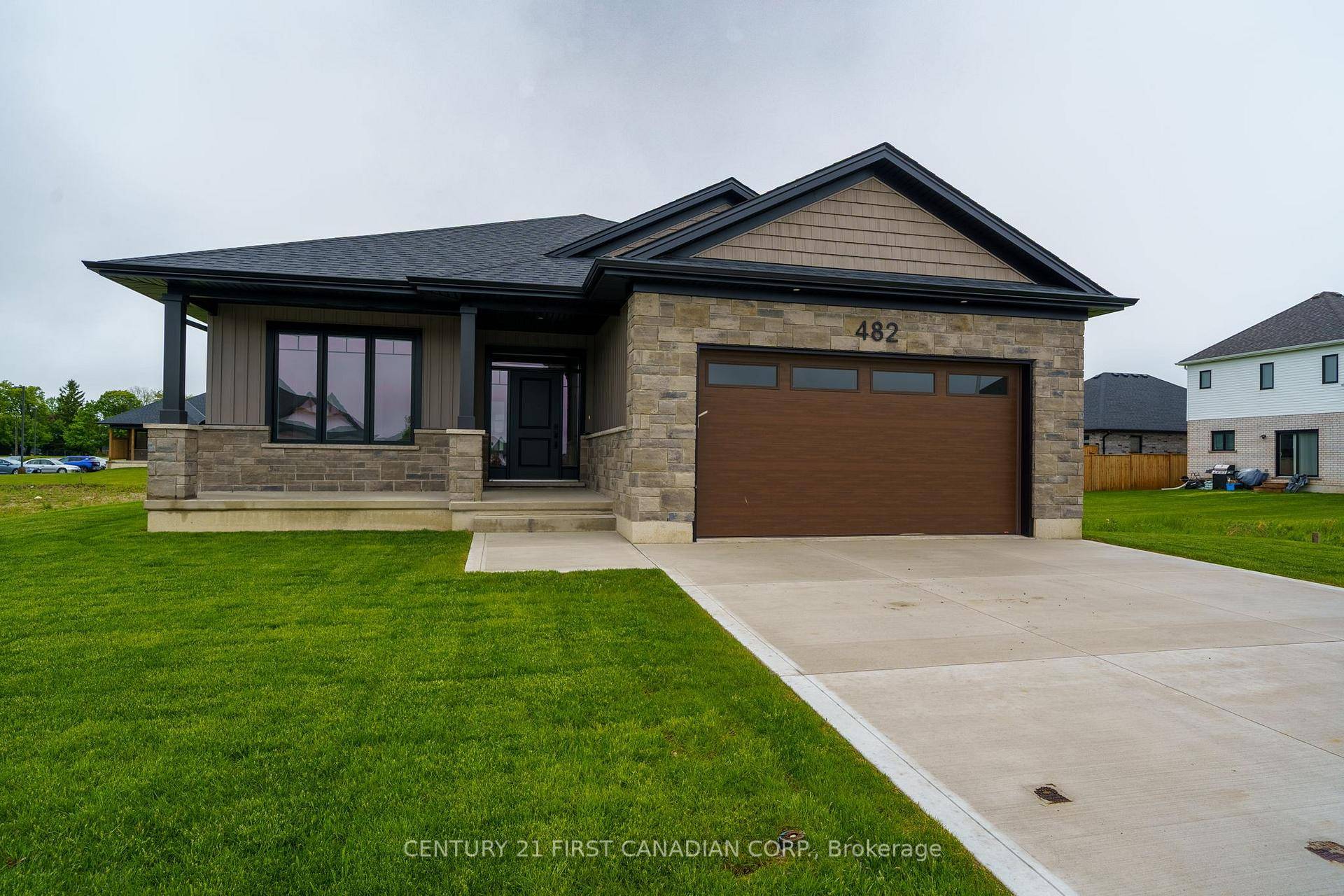 MOVE IN READY ! Welcome to Silver Springs subdivision in Plympton Wyoming.