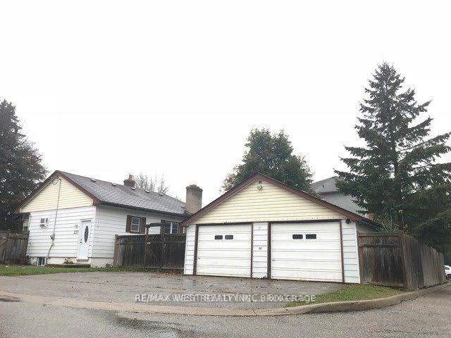 Best Main Floor Lease Opportunity In Bradford !