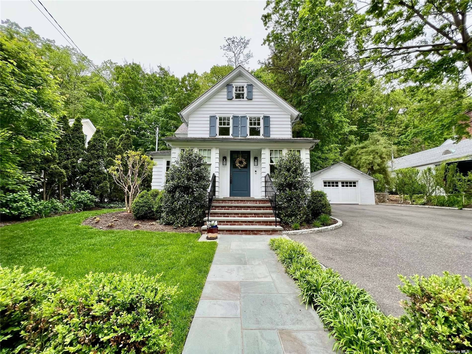 Cold Spring Harbor Village Living !